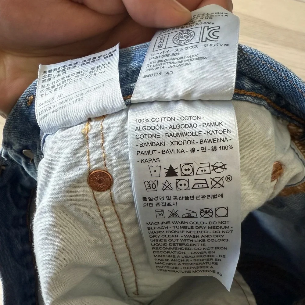 Levi's Women's Light Blue Jean Shorts - Picture 6 of 10